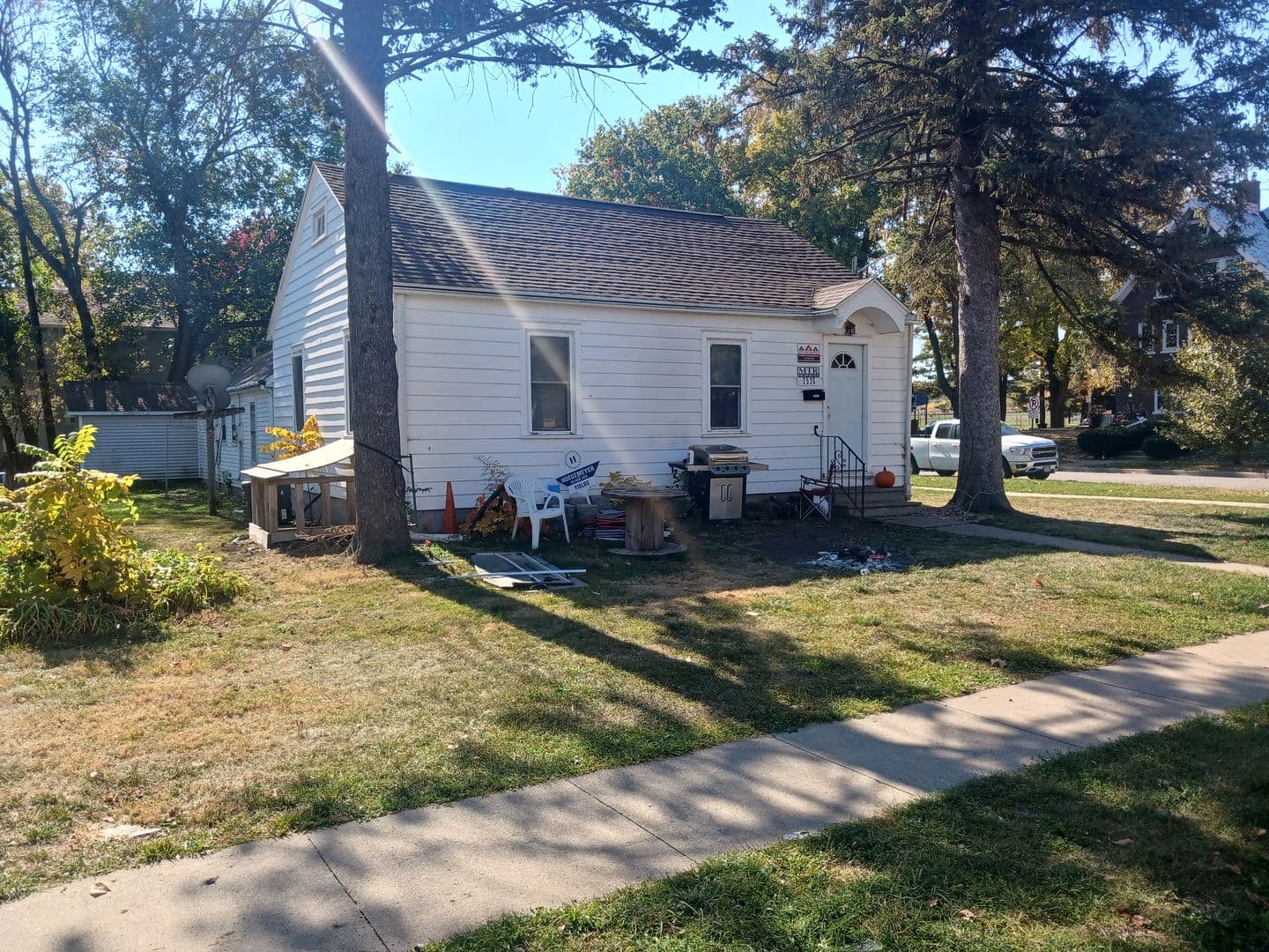 Ames House: 2526 Knapp