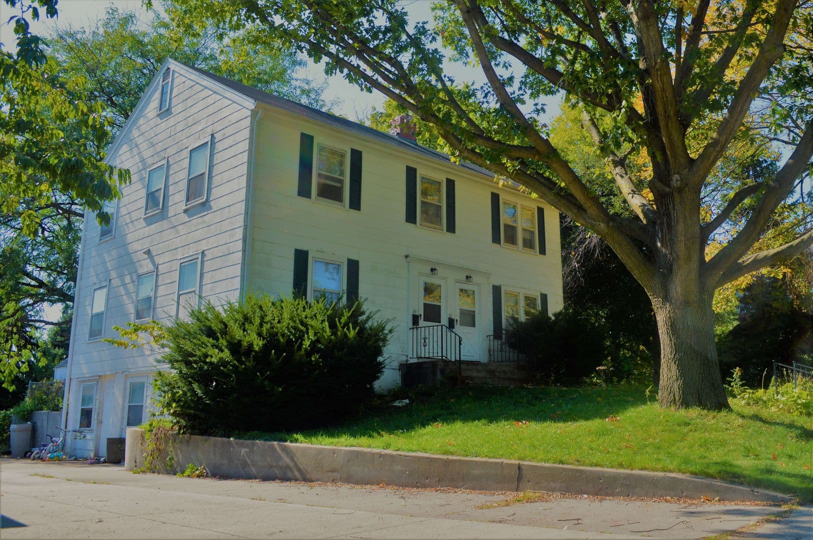 Ames House: 314 E 6th St