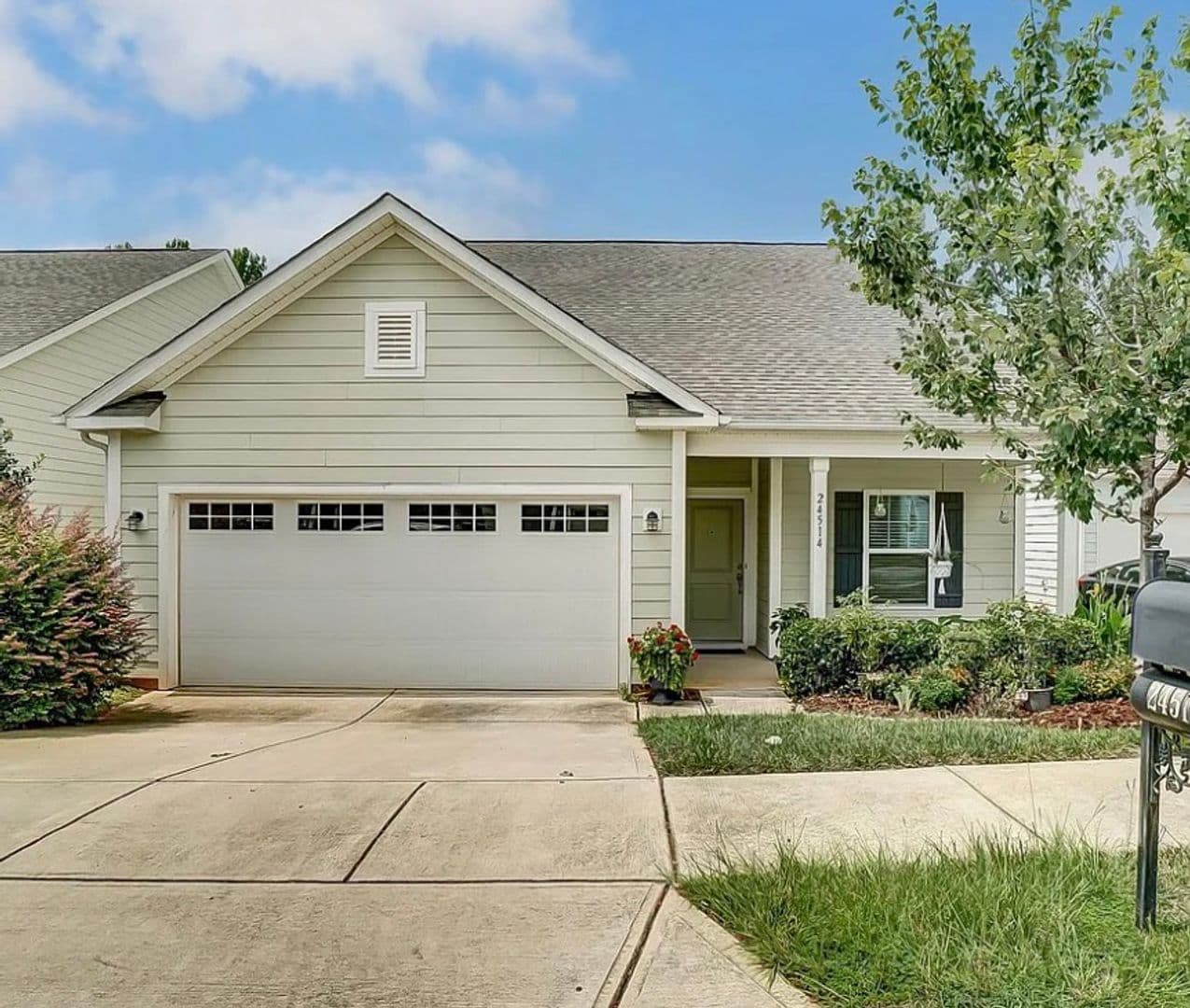 Lancaster House: 24514 Blue Heron Circle