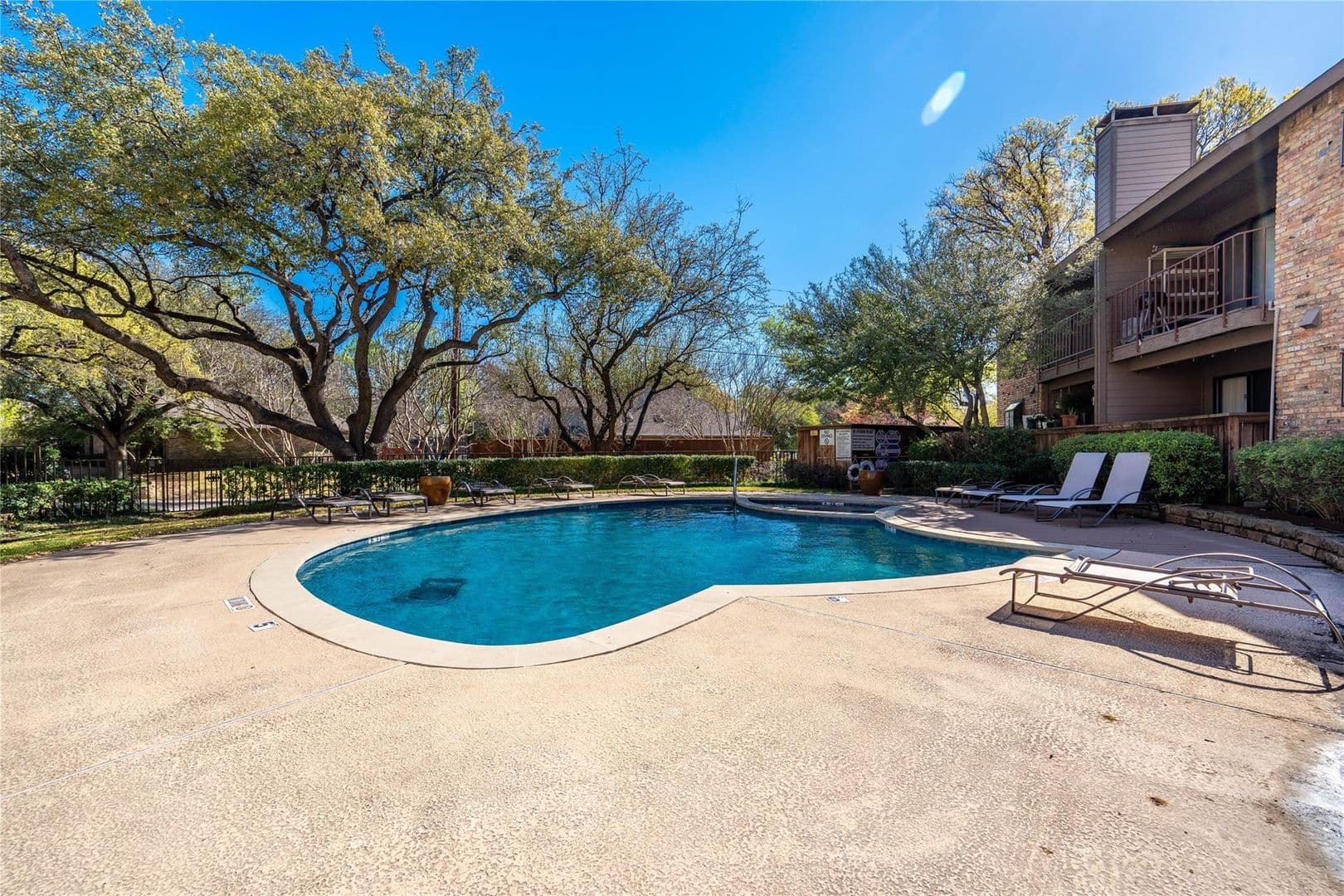 Dallas House: 15221 Berry Trail