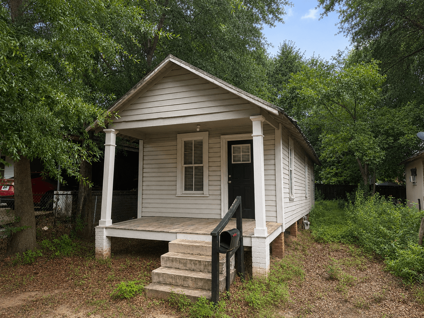 Albany House: 629 W Gordon Ave