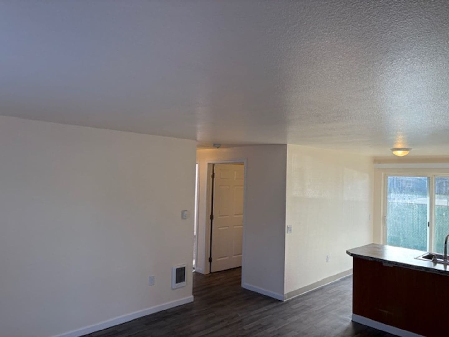 WARRENTON Apartment: 50 NE 1ST ST