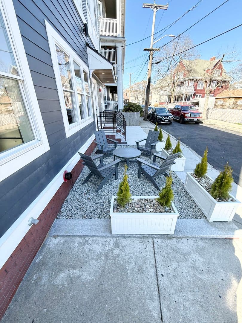 Winthrop Apartment: 2 Beach Rd
