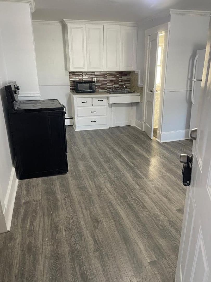 Biddeford Apartment: 23 Green St