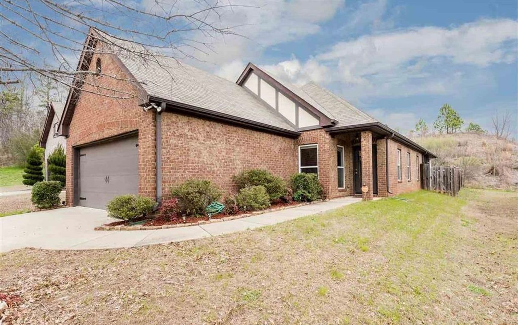 Birmingham House: 109 Oxmoor Place Circle