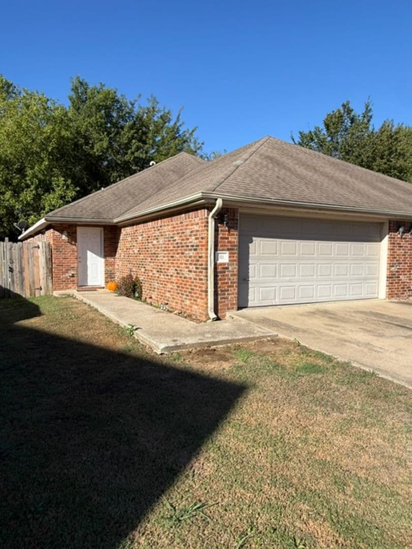 Farmington House: 117 Dakota Trail