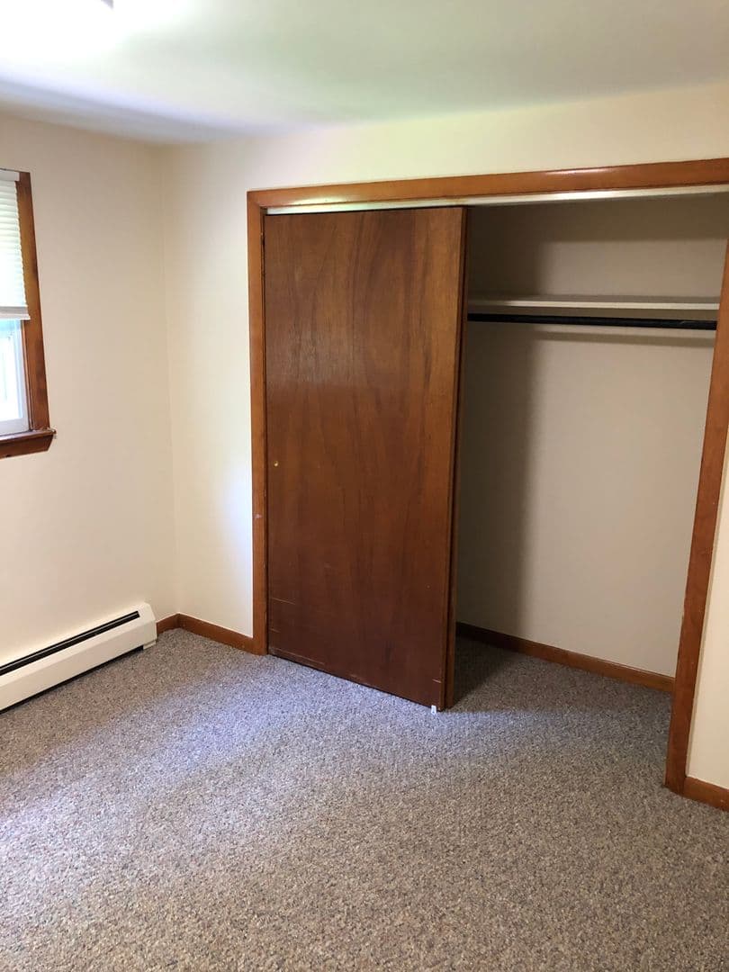 Putnam Apartment: 160-166 Farrows Street