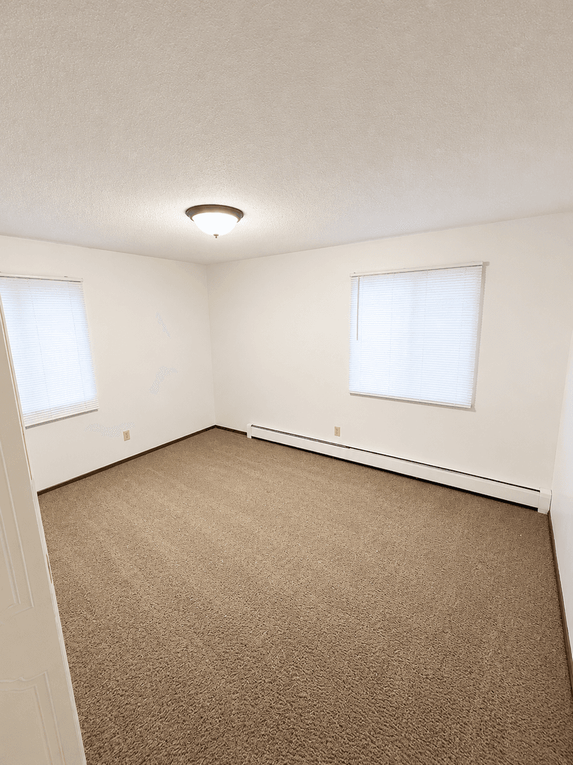 St Paul Apartment: 1881 Mechanic Ave