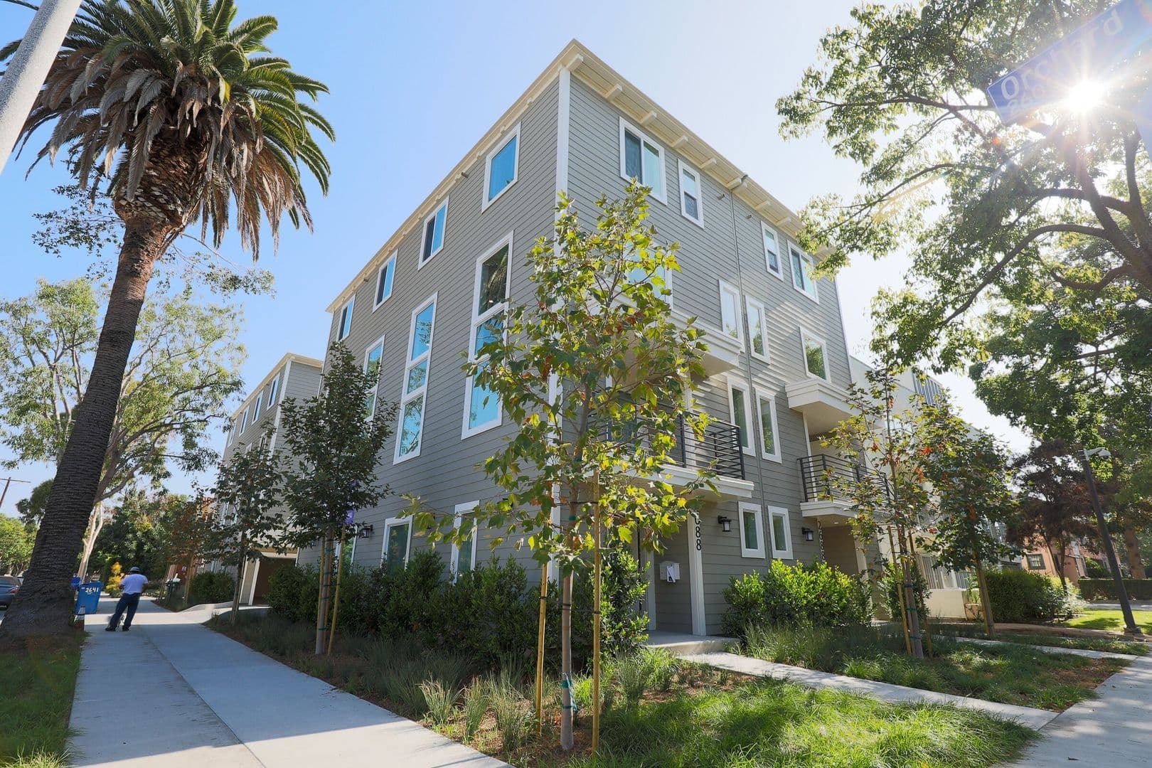 Los Angeles Apartment: 2684 Orchard Ave