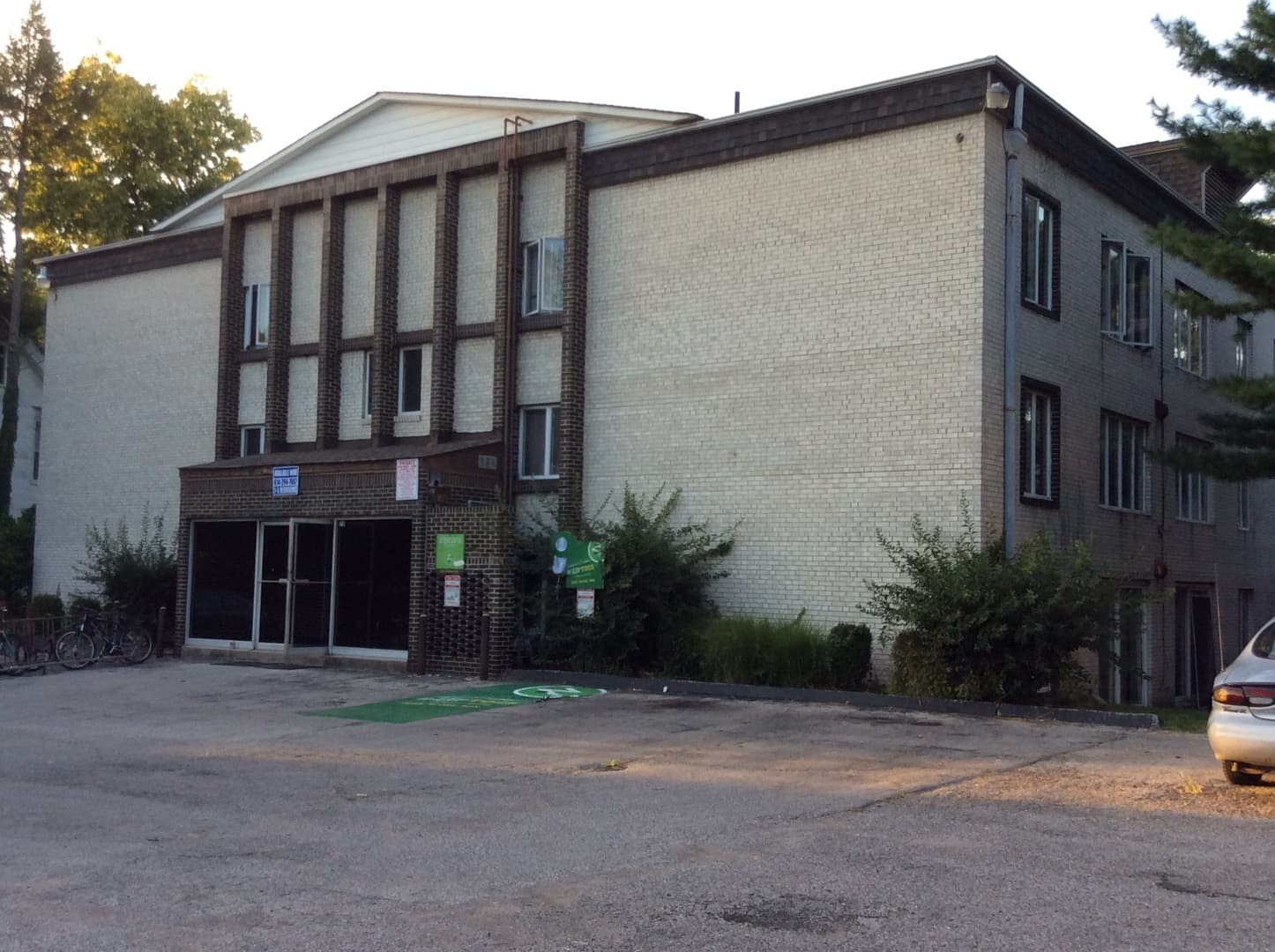 Columbus Apartment: 70 W. Northwood Avenue