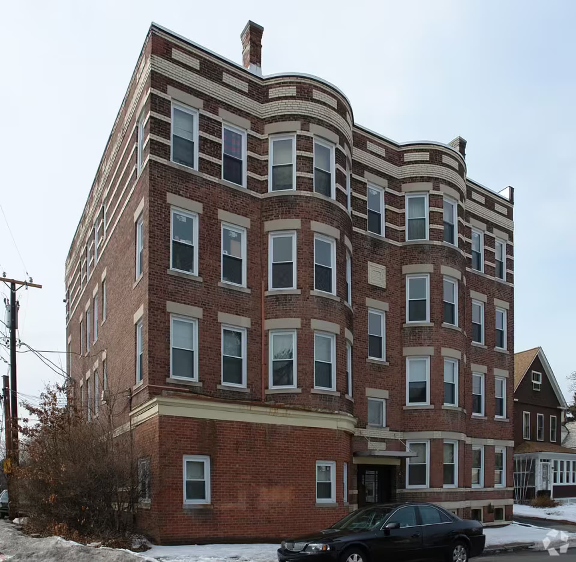 Holyoke Apartment: 76 Chapin Street