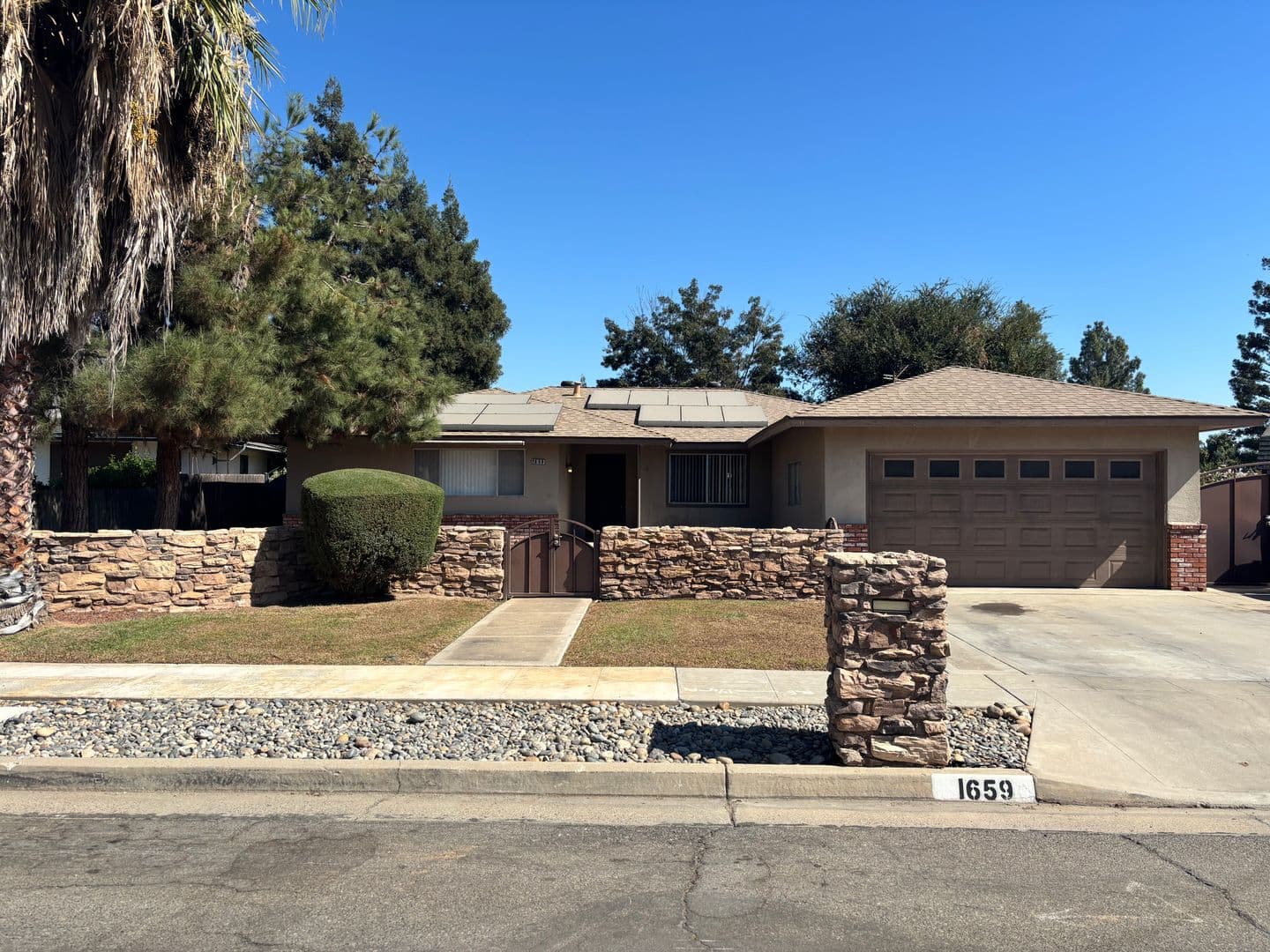 Fresno House: 1659 W. Warner Ave.