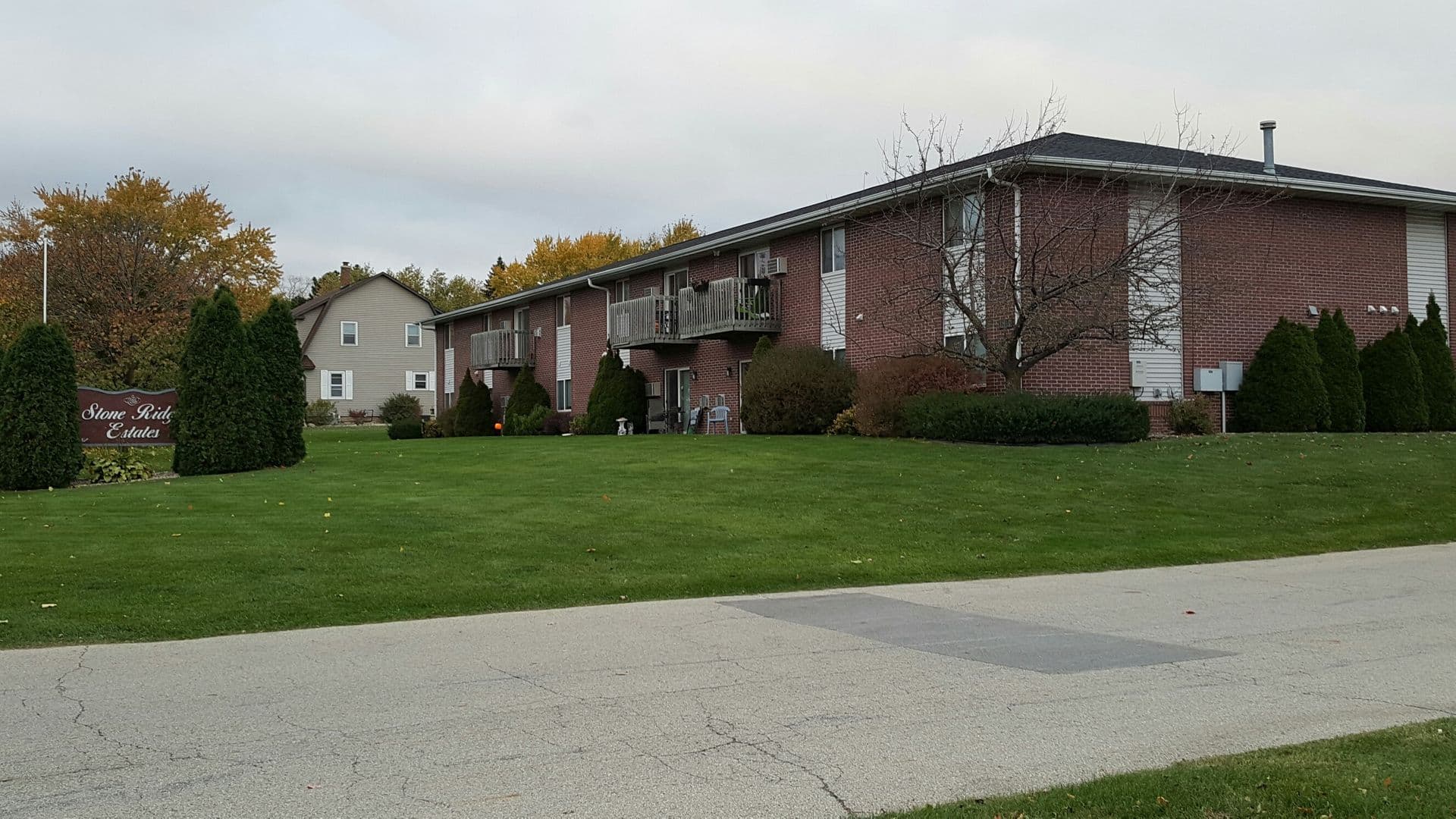 Neenah Apartment: 1810-1850 County Rd II