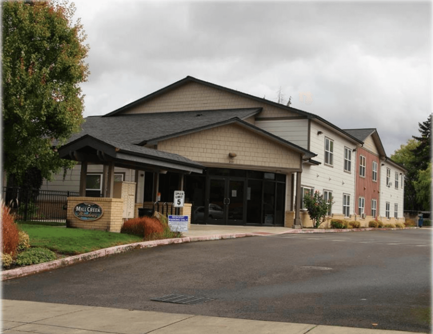 Salem Apartment: 200-256 25th NE