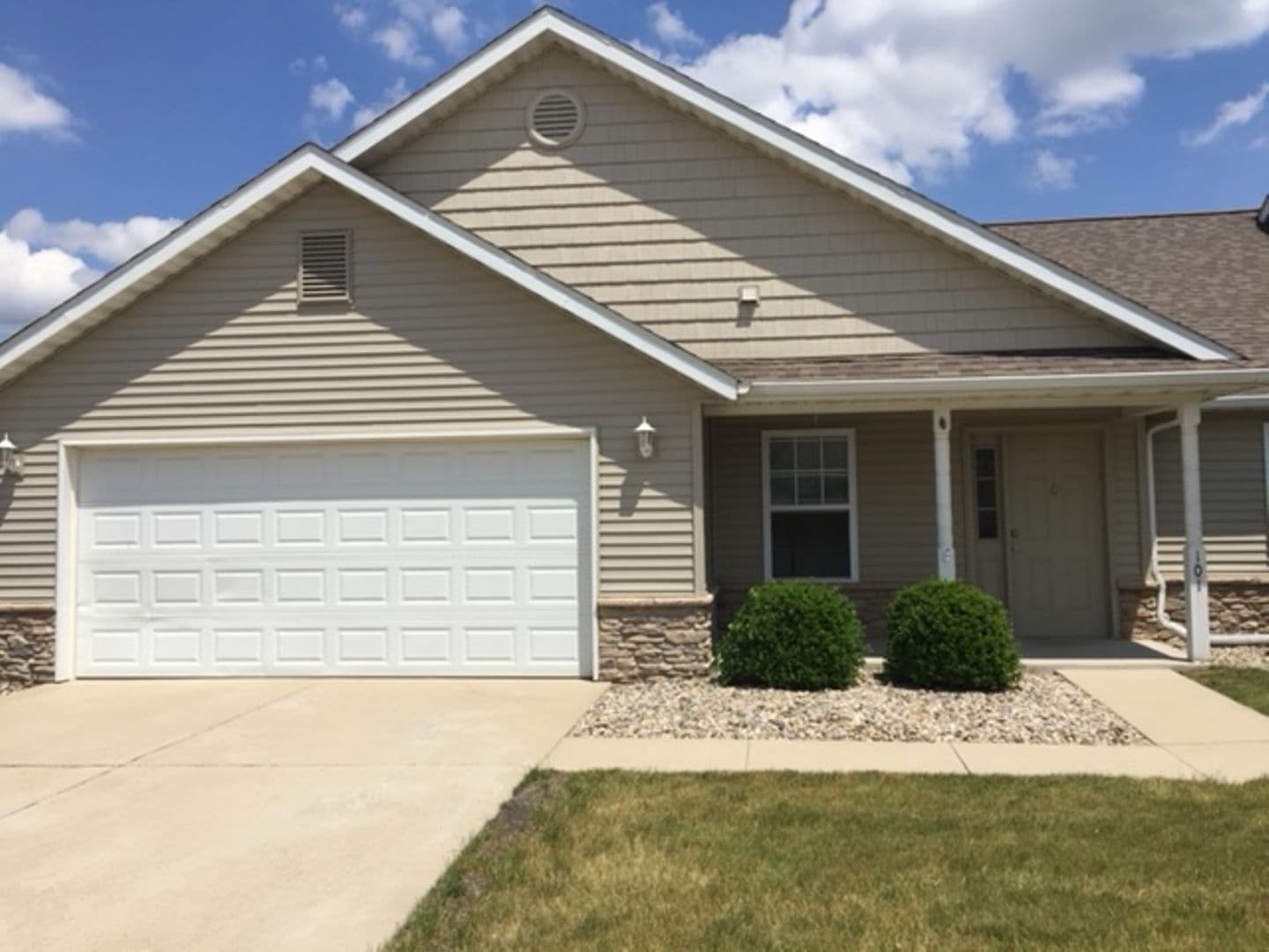 Laporte Apartment: 200 Plymouth Lane