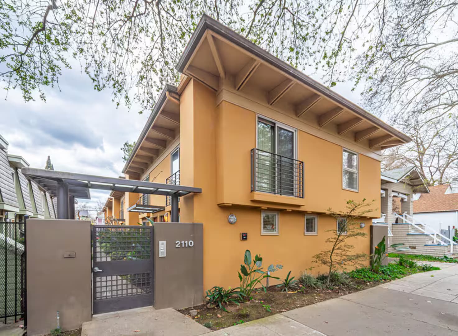 Sacramento Apartment: 2110 H St.