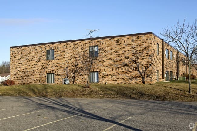 St. Joseph Apartment: 110 10th Avenue SE