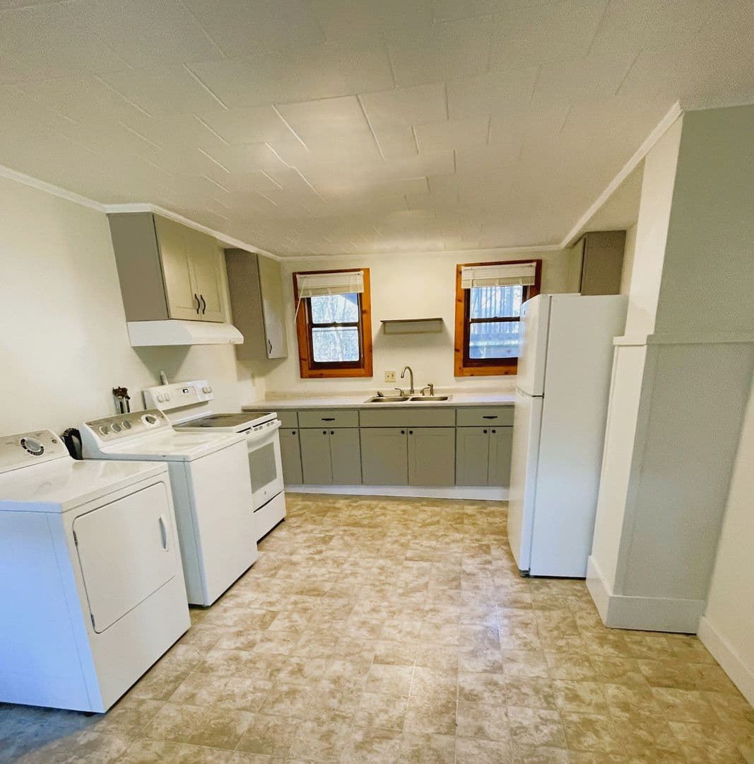 Great Barrington Apartment: 225 East Street