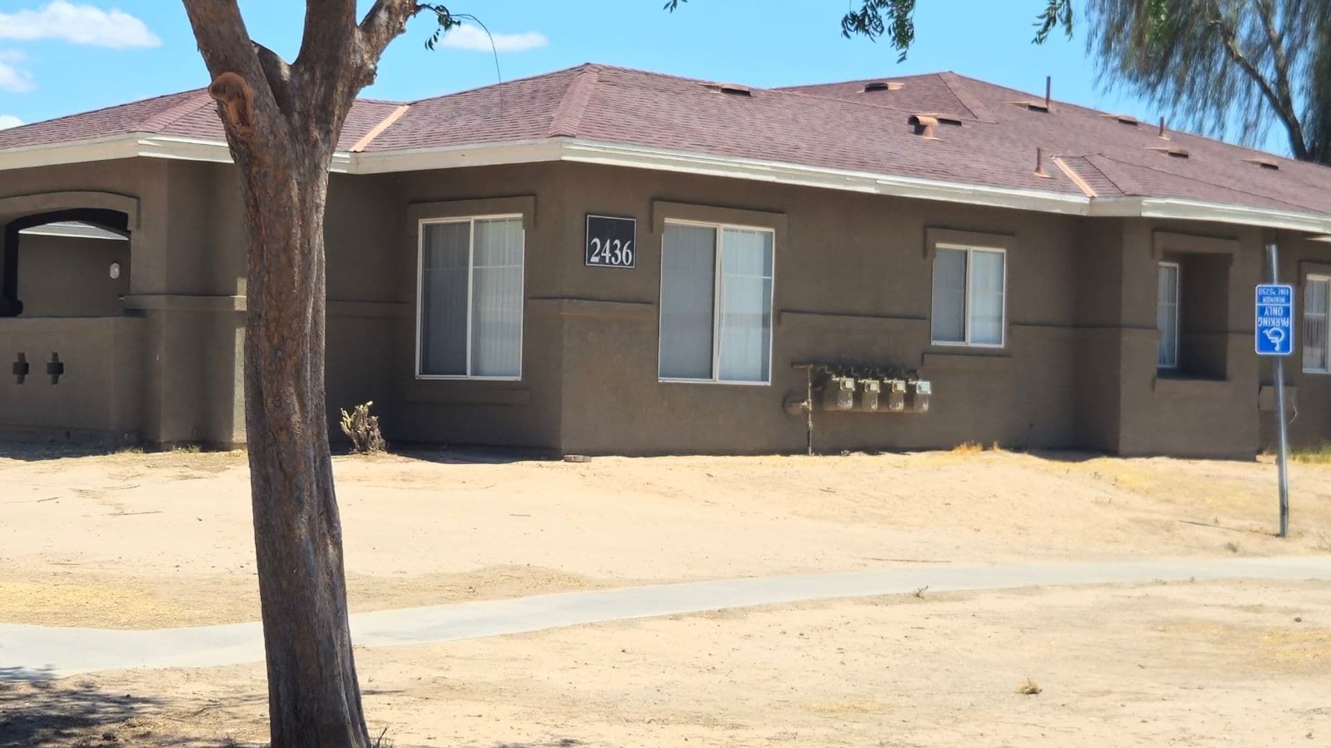 Blythe Apartment: 2200 E Donlon St