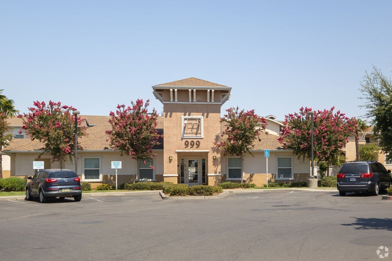 Sacramento Apartment: 999 North Ave.