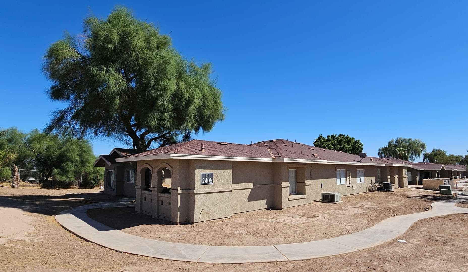 Blythe Apartment: 2200 E Donlon St