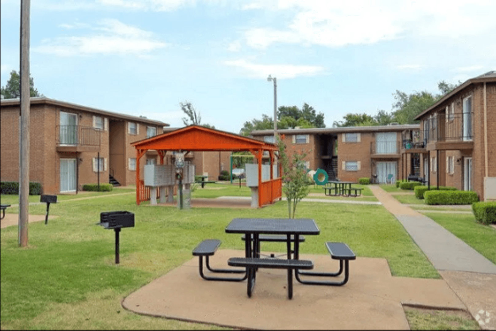 Norman Apartment: 900 23rd street southeast