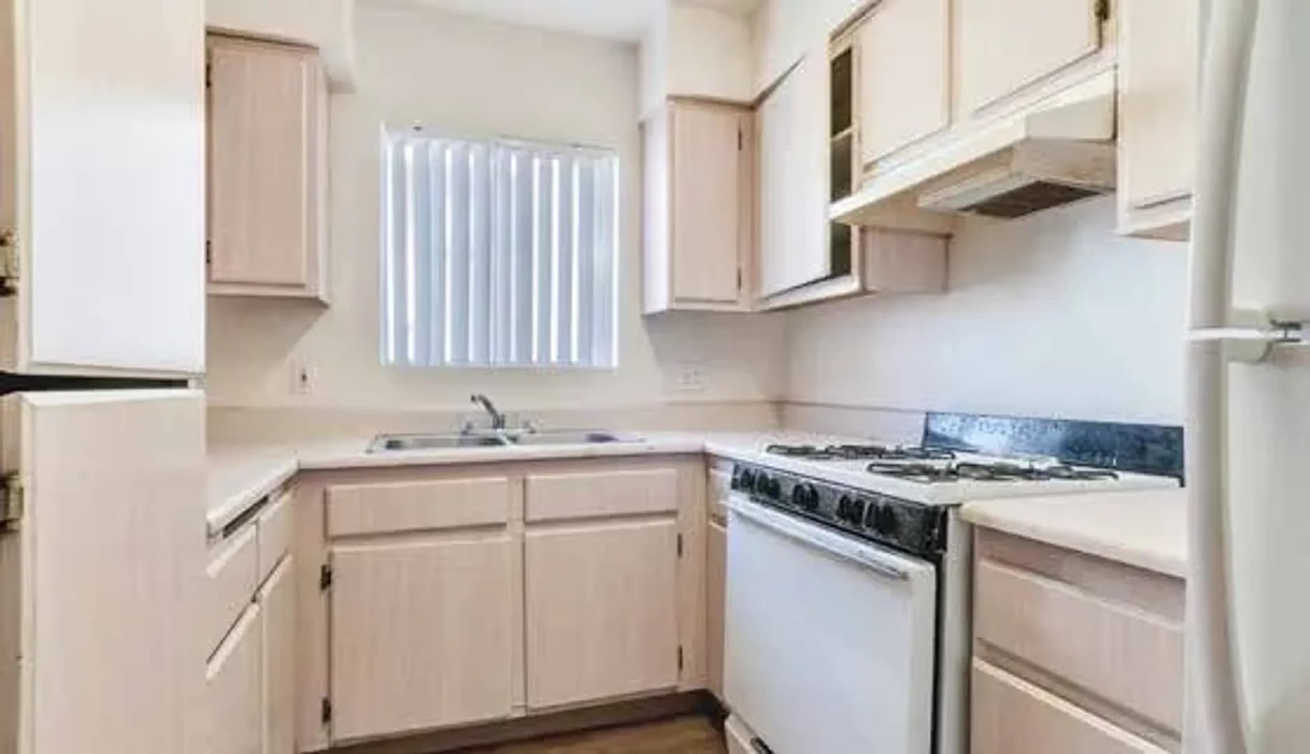 Barstow Apartment: 511-517 E. Fredricks