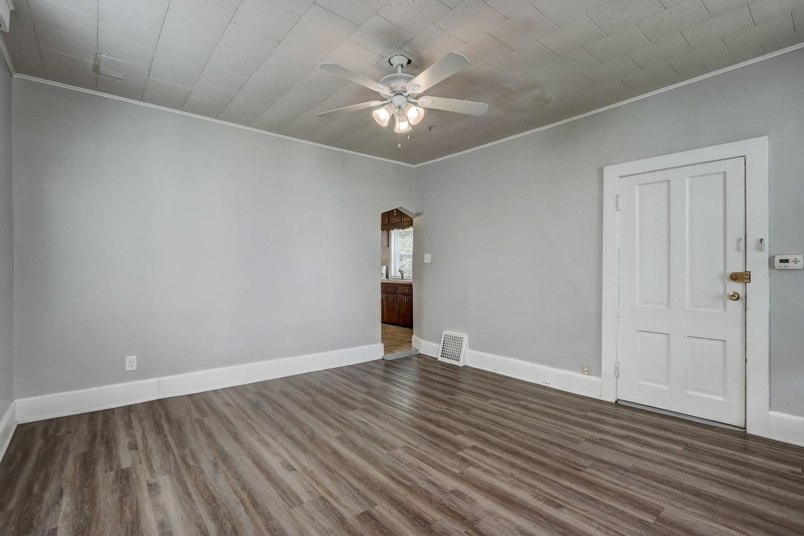 Milwaukee Apartment: 1811 N Warren Ave
