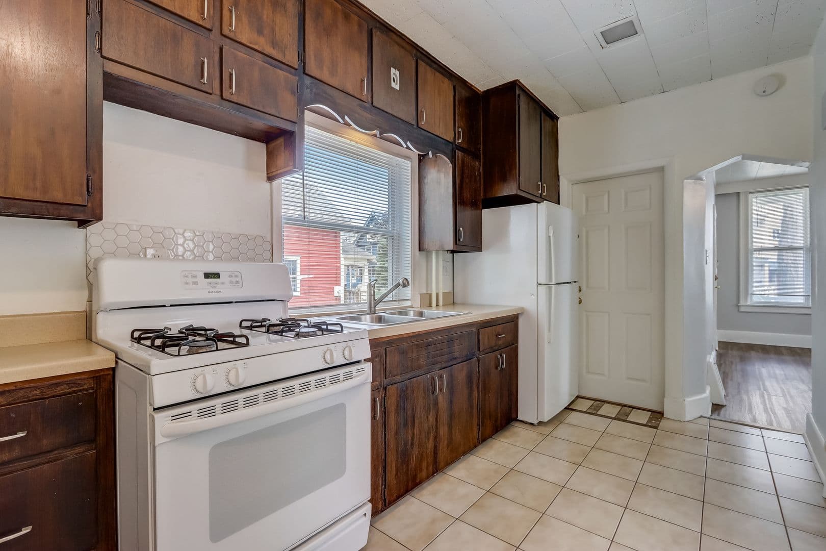 Milwaukee Apartment: 1811 N Warren Ave