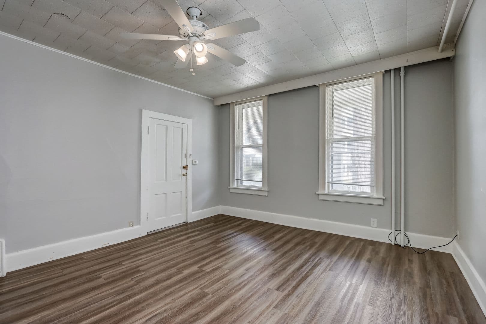 Milwaukee Apartment: 1811 N Warren Ave