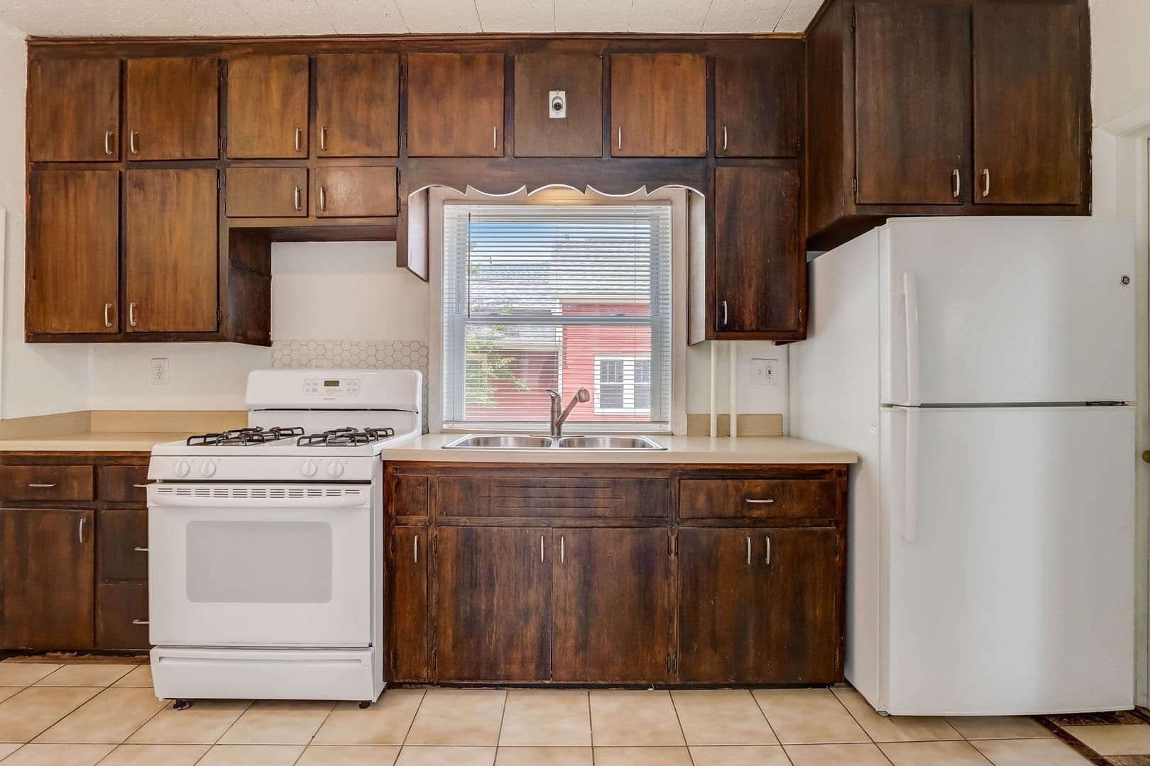 Milwaukee Apartment: 1811 N Warren Ave