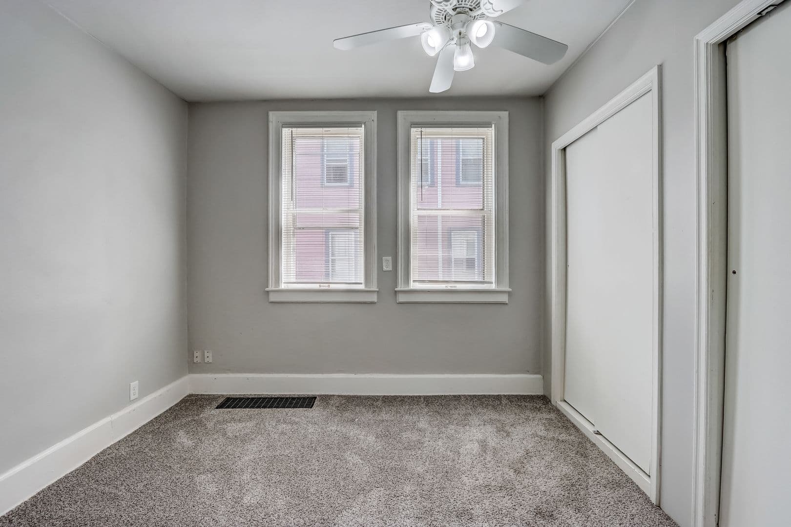 Milwaukee Apartment: 1811 N Warren Ave