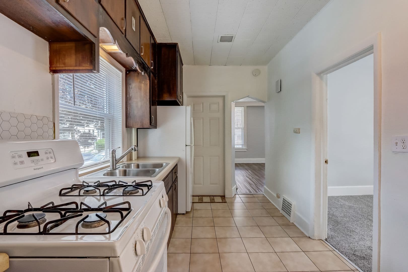 Milwaukee Apartment: 1811 N Warren Ave