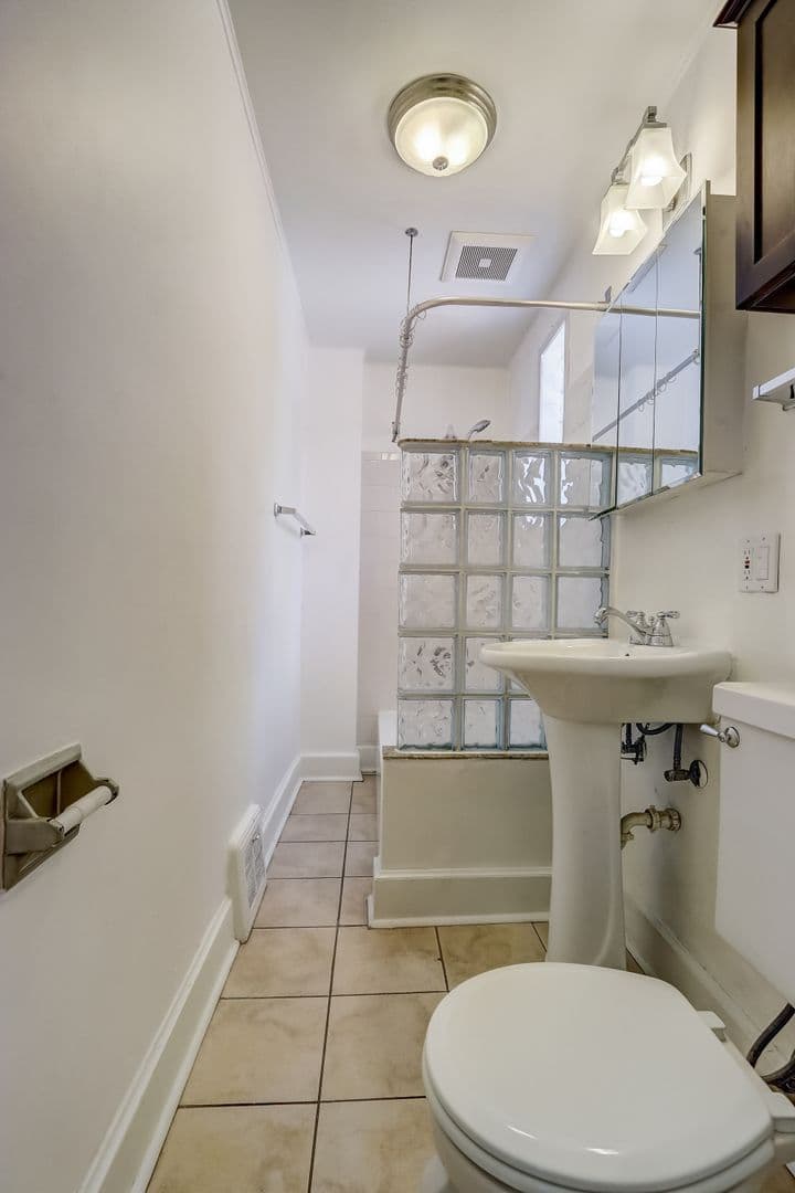 Milwaukee Apartment: 1811 N Warren Ave