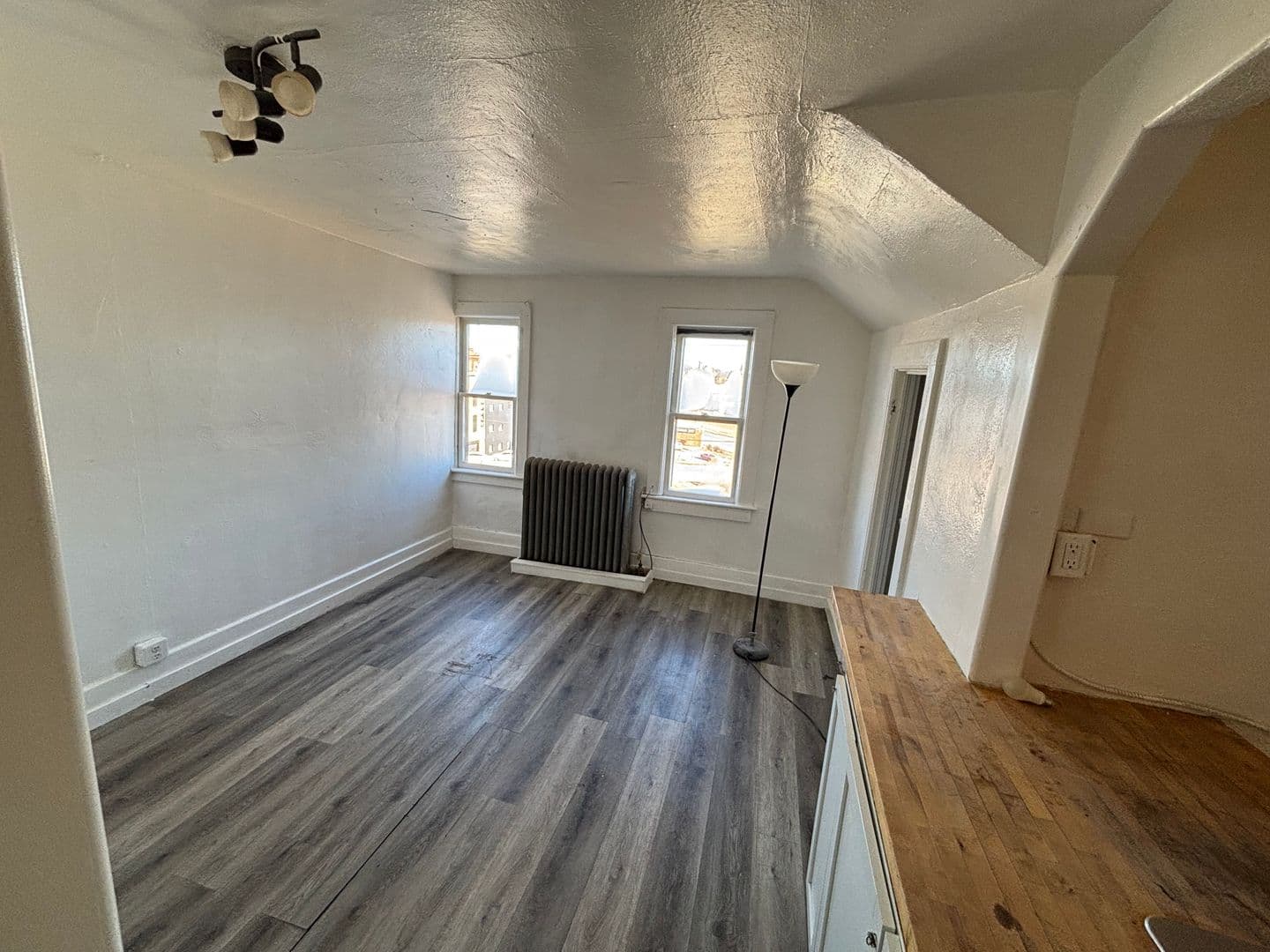 Sioux City Apartment: 218 Kansas St