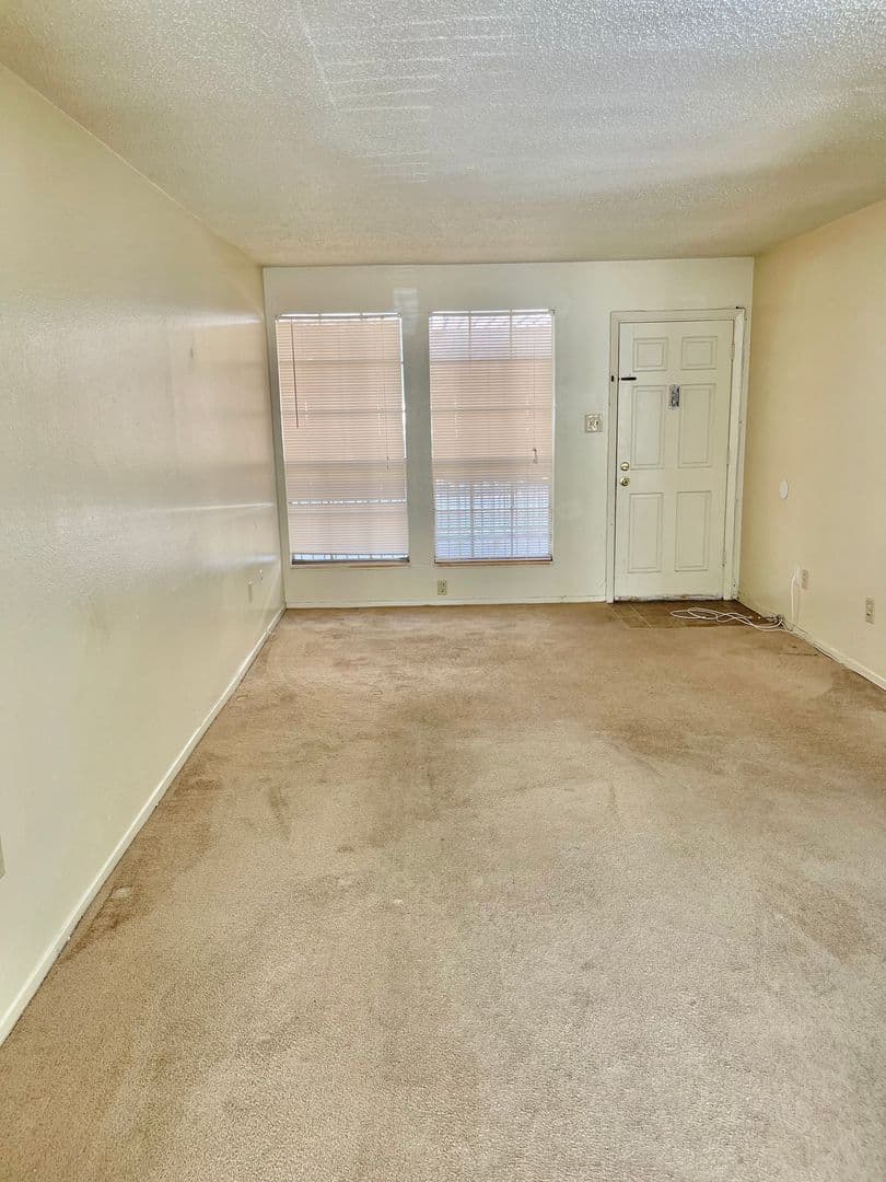 Baton Rouge Apartment: 9228 Florida Blvd 1-40