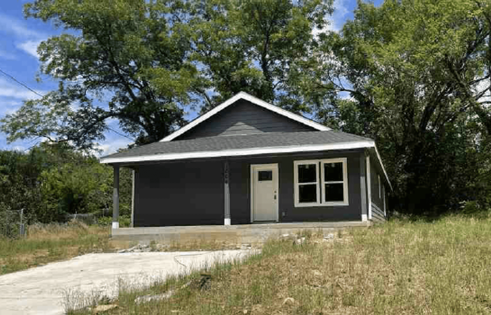 Paris House: 1004 NE 7th St