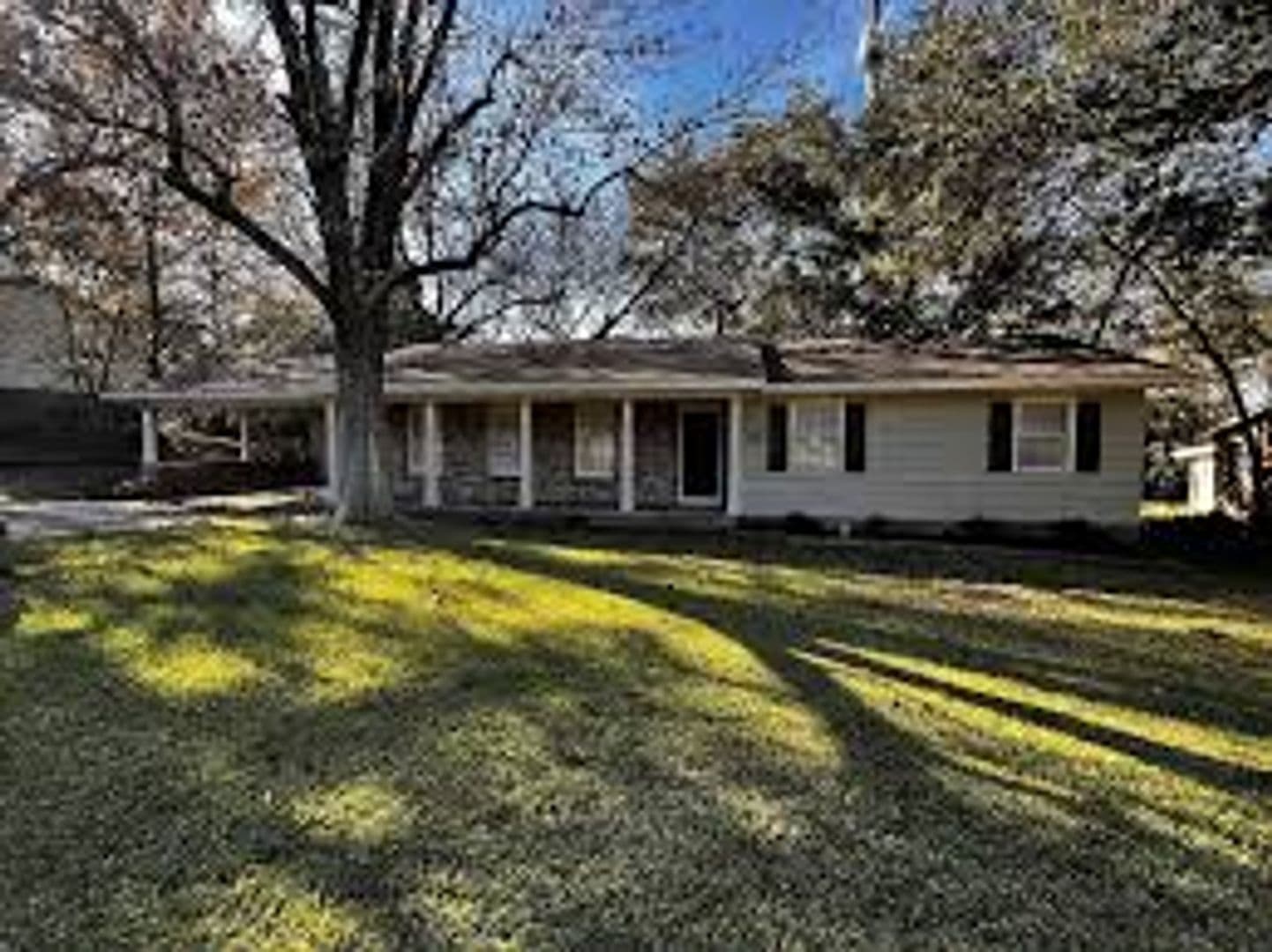Jackson House: 229 Maywood Circle