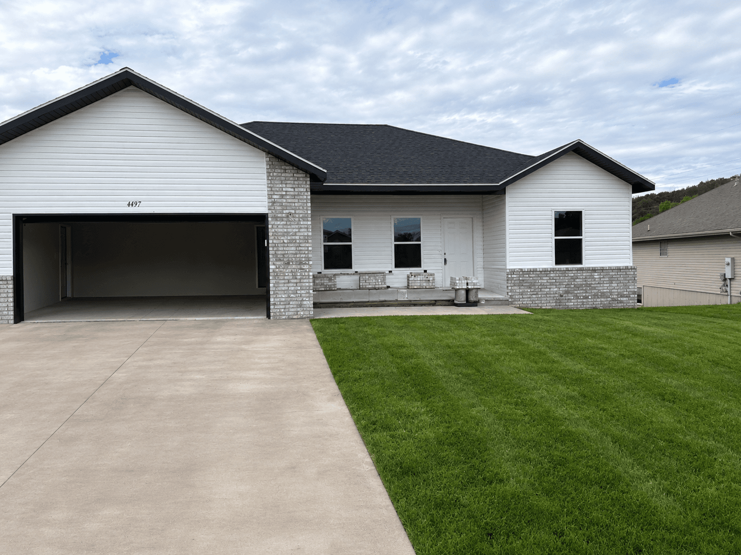 Springfield House: 4497 N Toby Ave