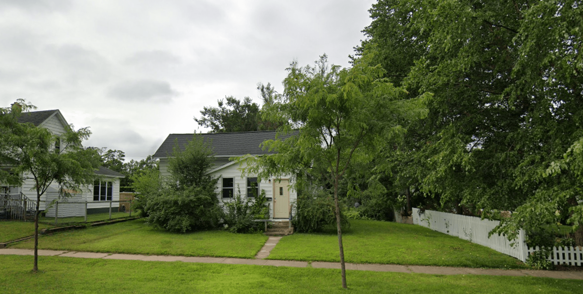 Eau Claire House: 809 Broadway Street