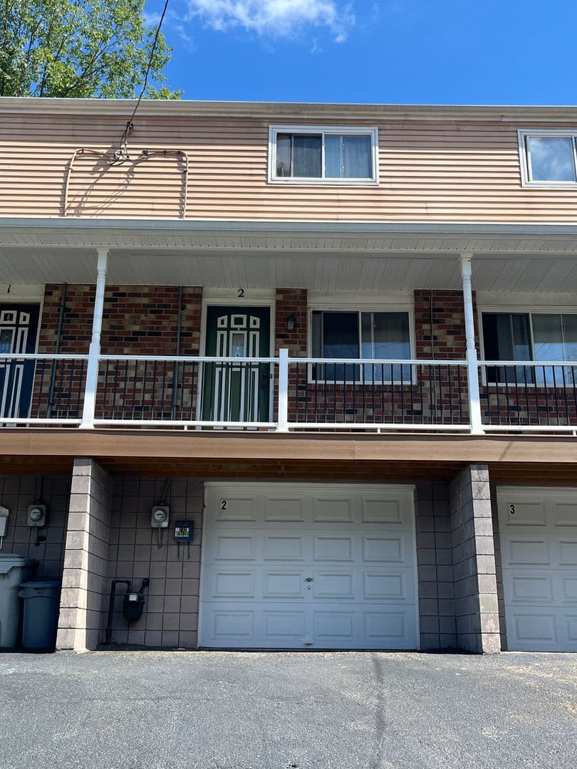 Pittsburgh Apartment: 132 Hiram Street