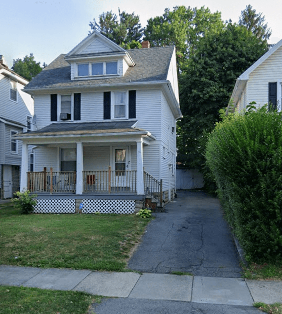 Rochester House: 36 Spruce Ave