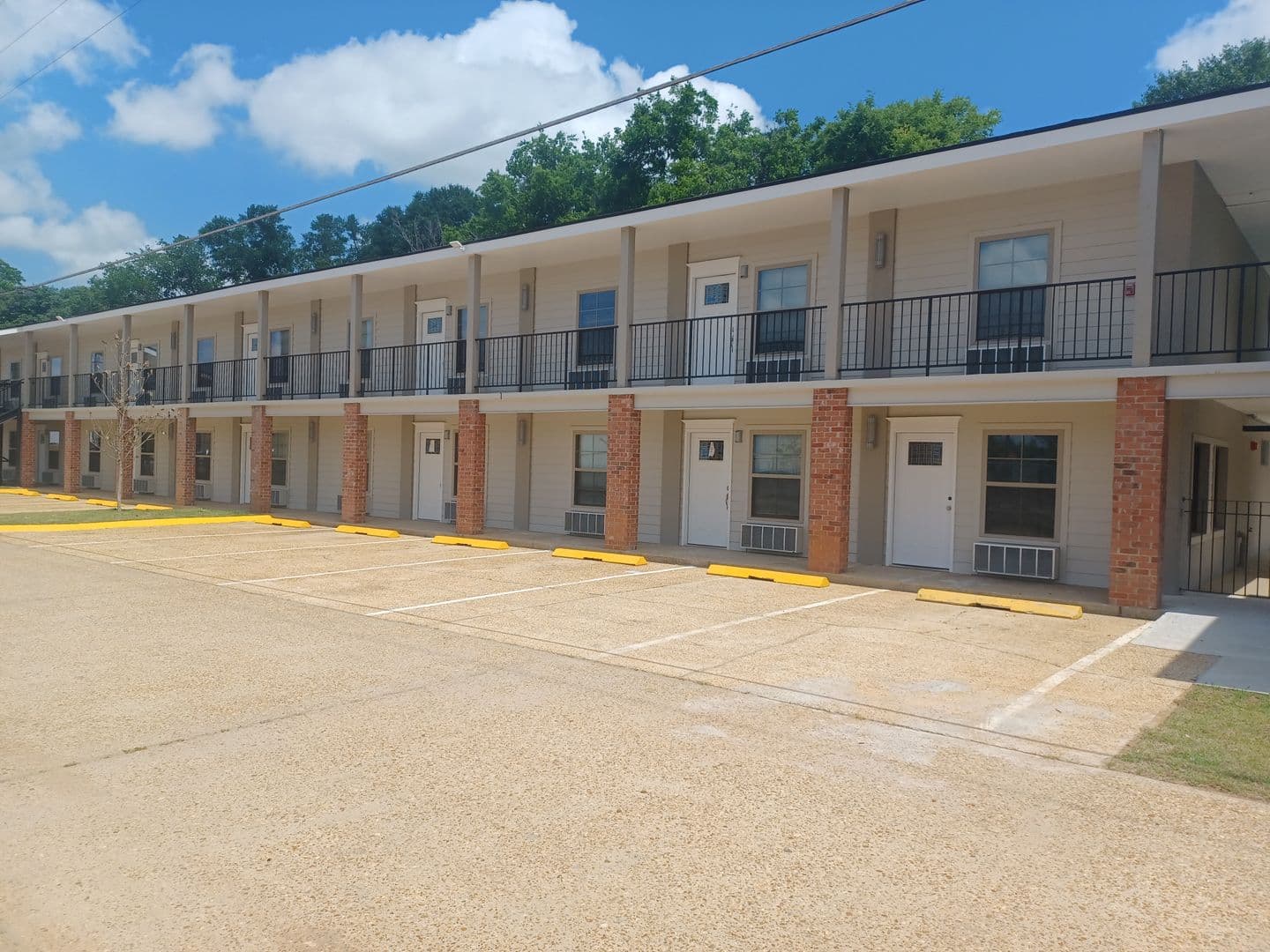 Alexandria Apartment: 3801 Halsey Street