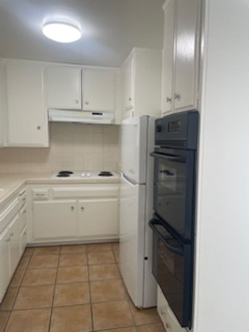 Los Angeles Apartment: 9023 Alcott Street