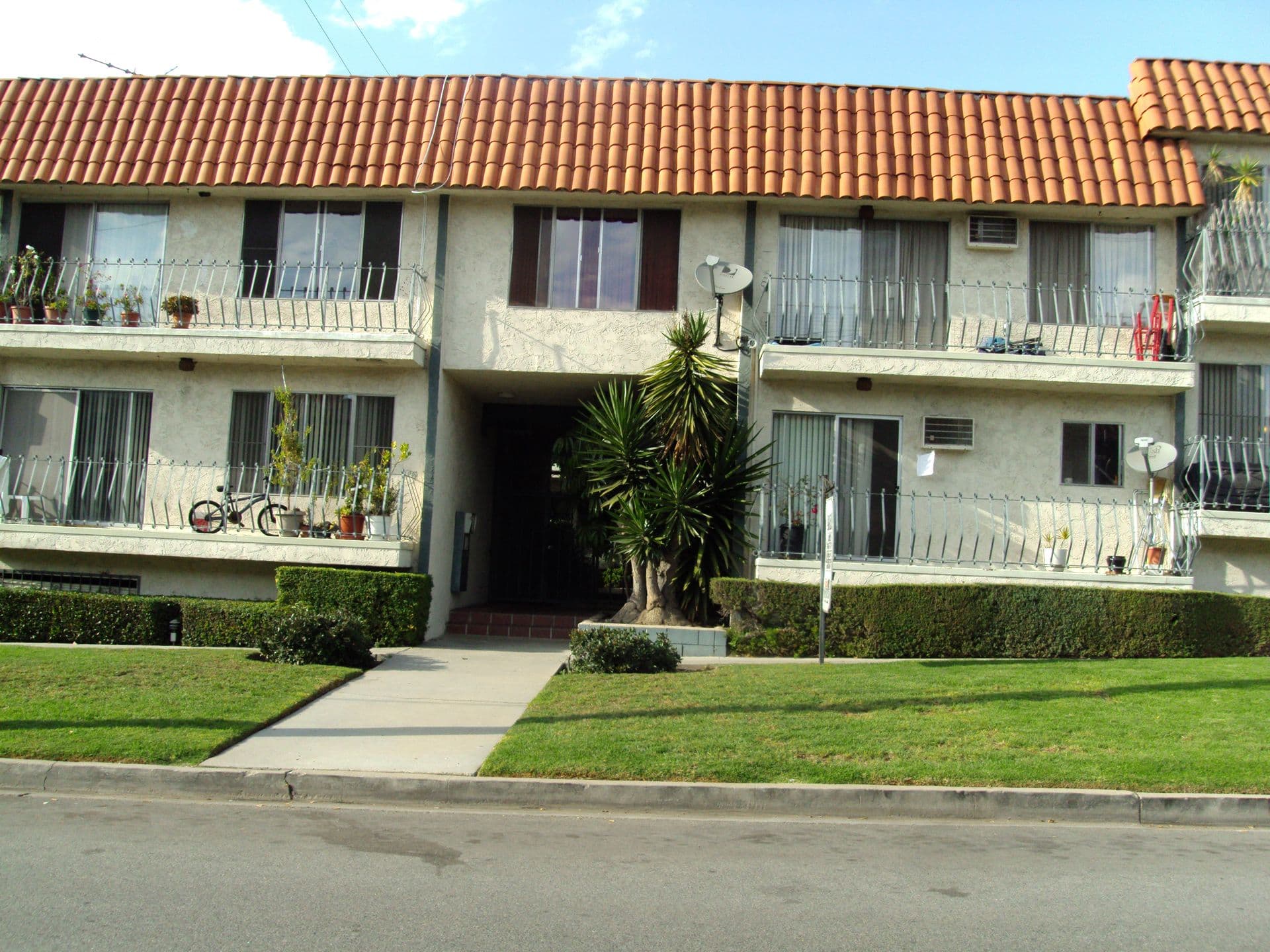 Los Angeles Apartment: 11081 Rose Avenue