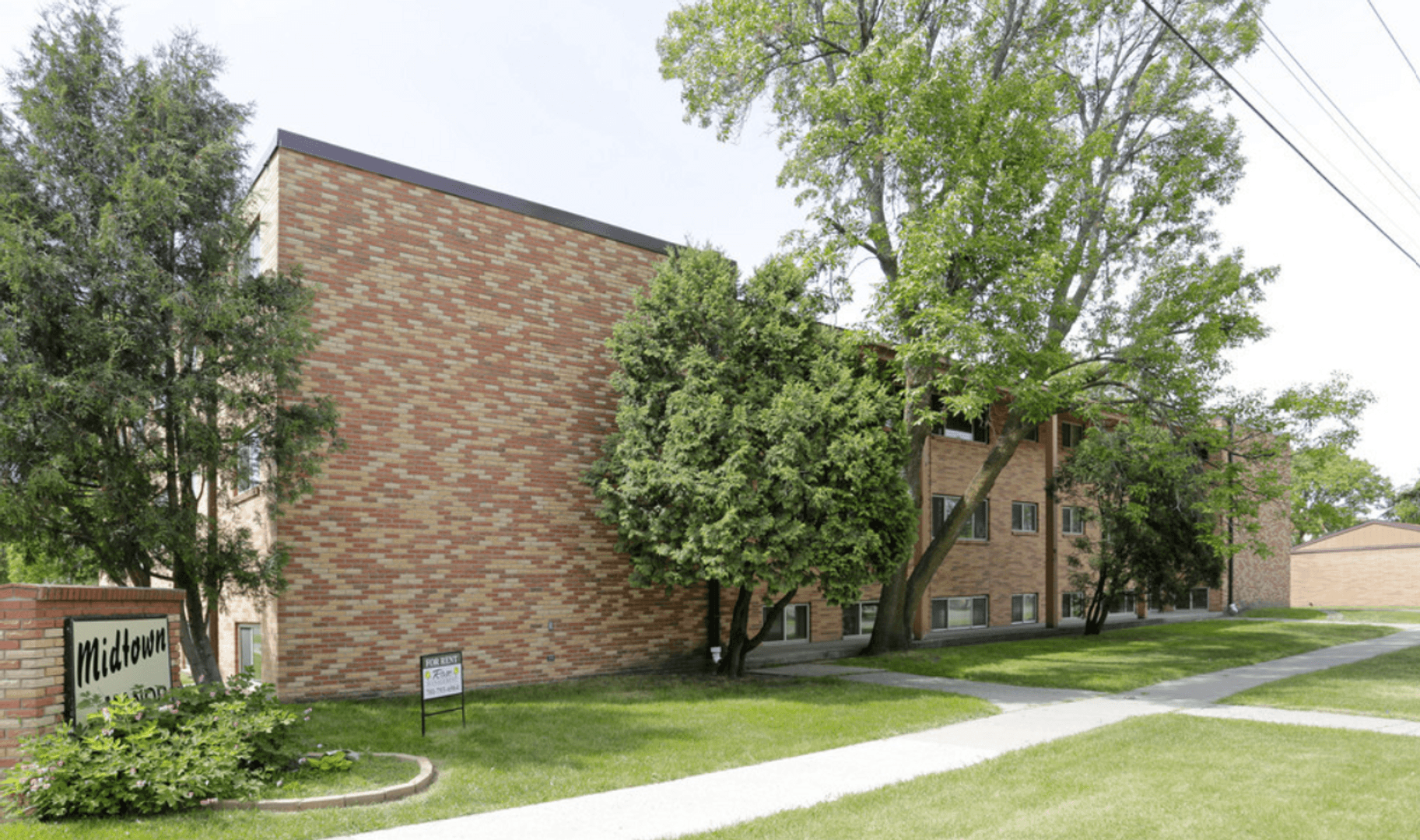 Moorhead Apartment: 1121 2nd Ave S.