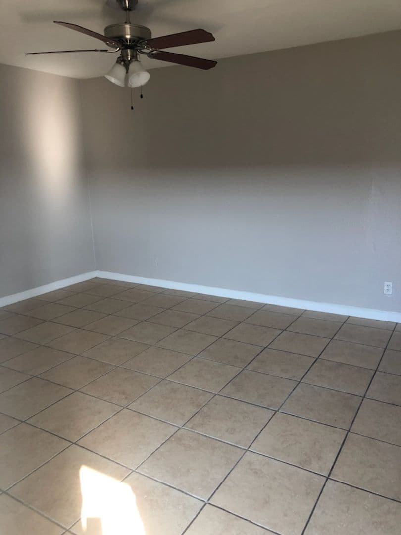 Houston Apartment: 7525 Hillcroft Ave,