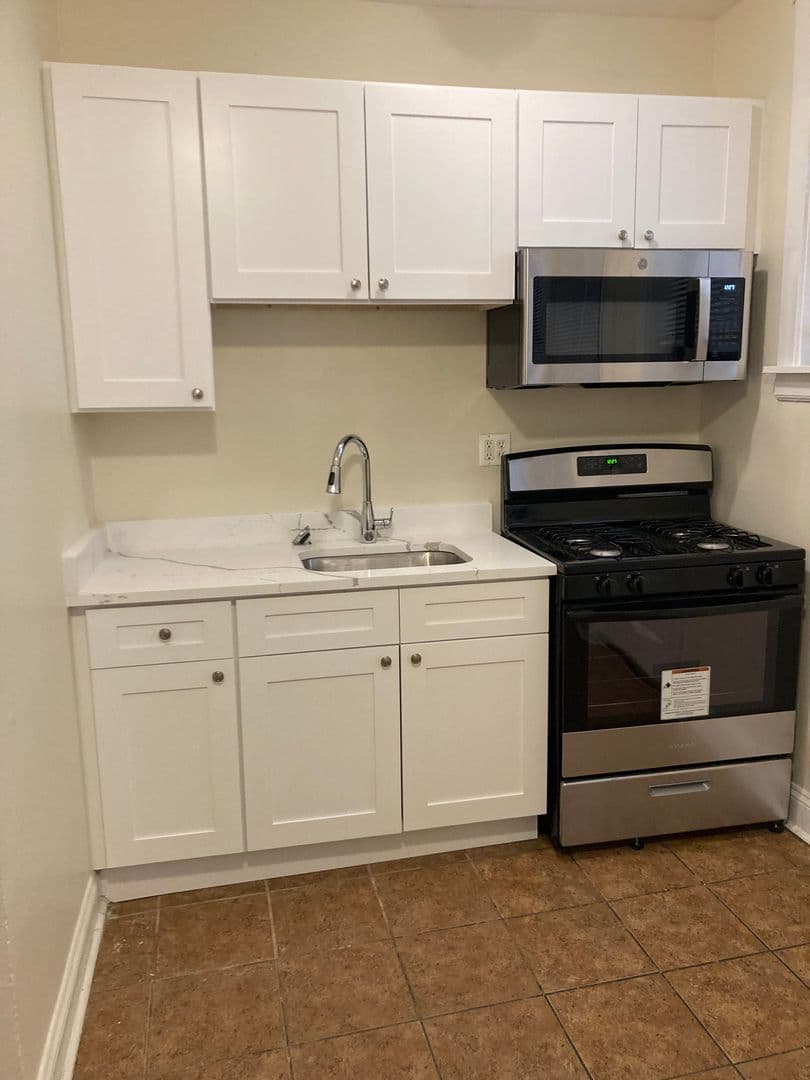 Chicago Apartment: 1407-15 W. Sherwin Ave.