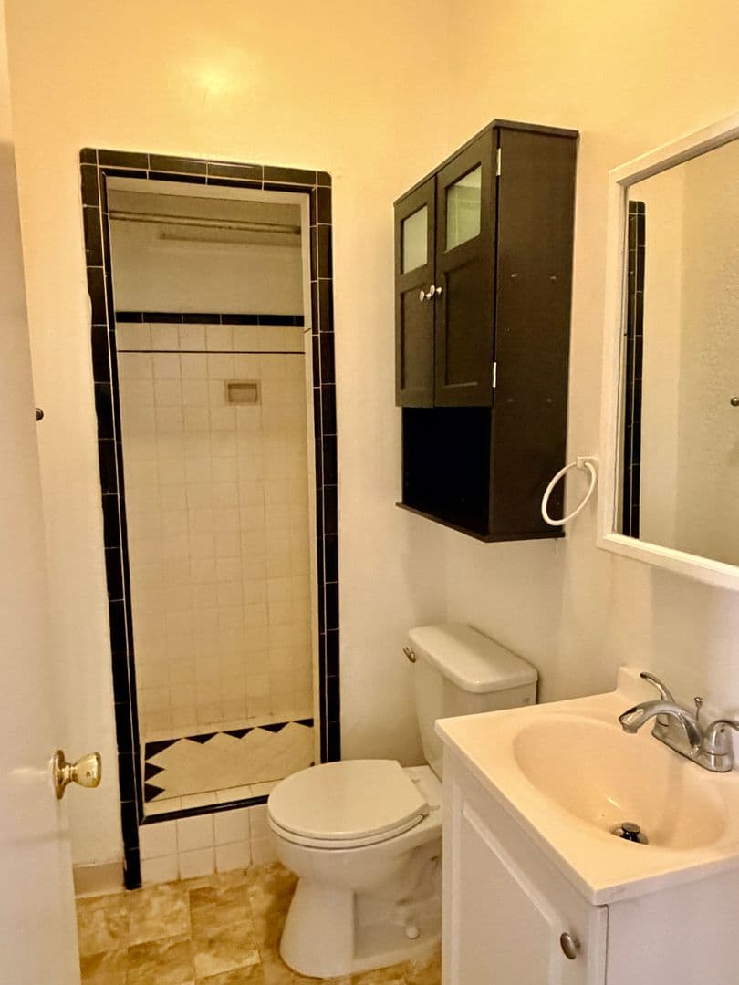 Los Angeles Apartment: 350 N Spaulding Ave