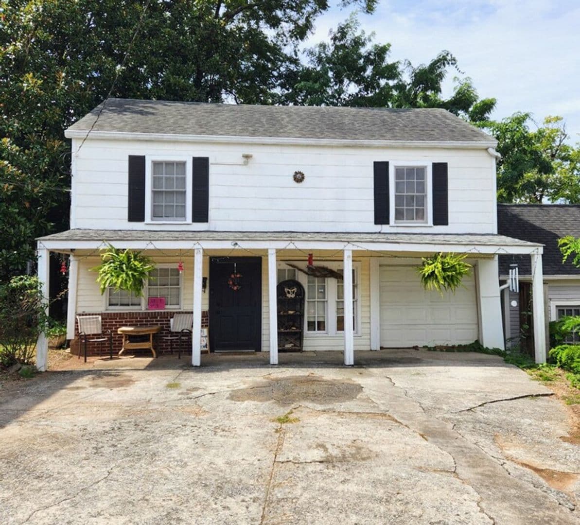 Rome Apartment: 311 E 3rd Street